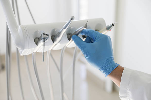 Professional Emergency Dentist technician working in Bethesda, MD